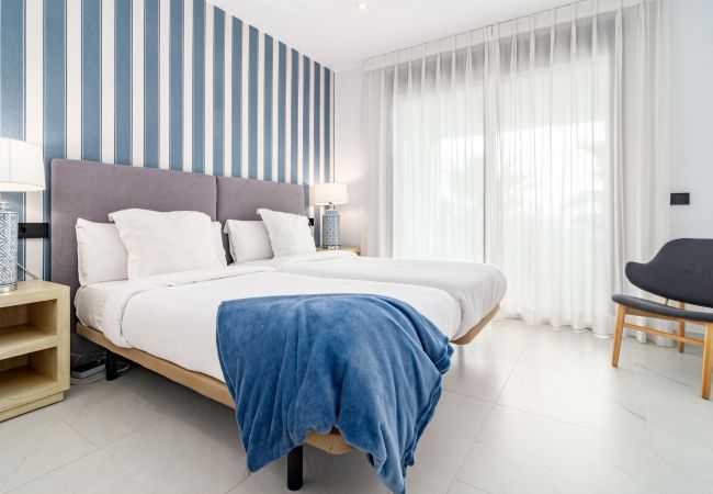 Appartement à Estepona - LAE9.1I- Apotel Estepona Hills by roomservices