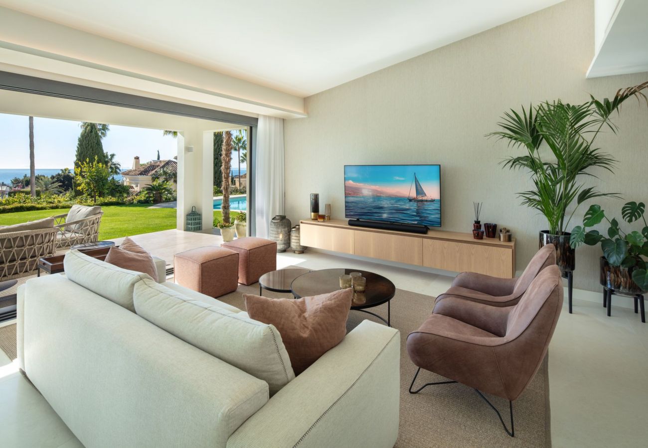 Villa à Marbella - Luxury Villa with High Security, Pool & Jacuzzi