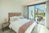 Villa à Marbella - Luxury Villa with High Security, Pool & Jacuzzi