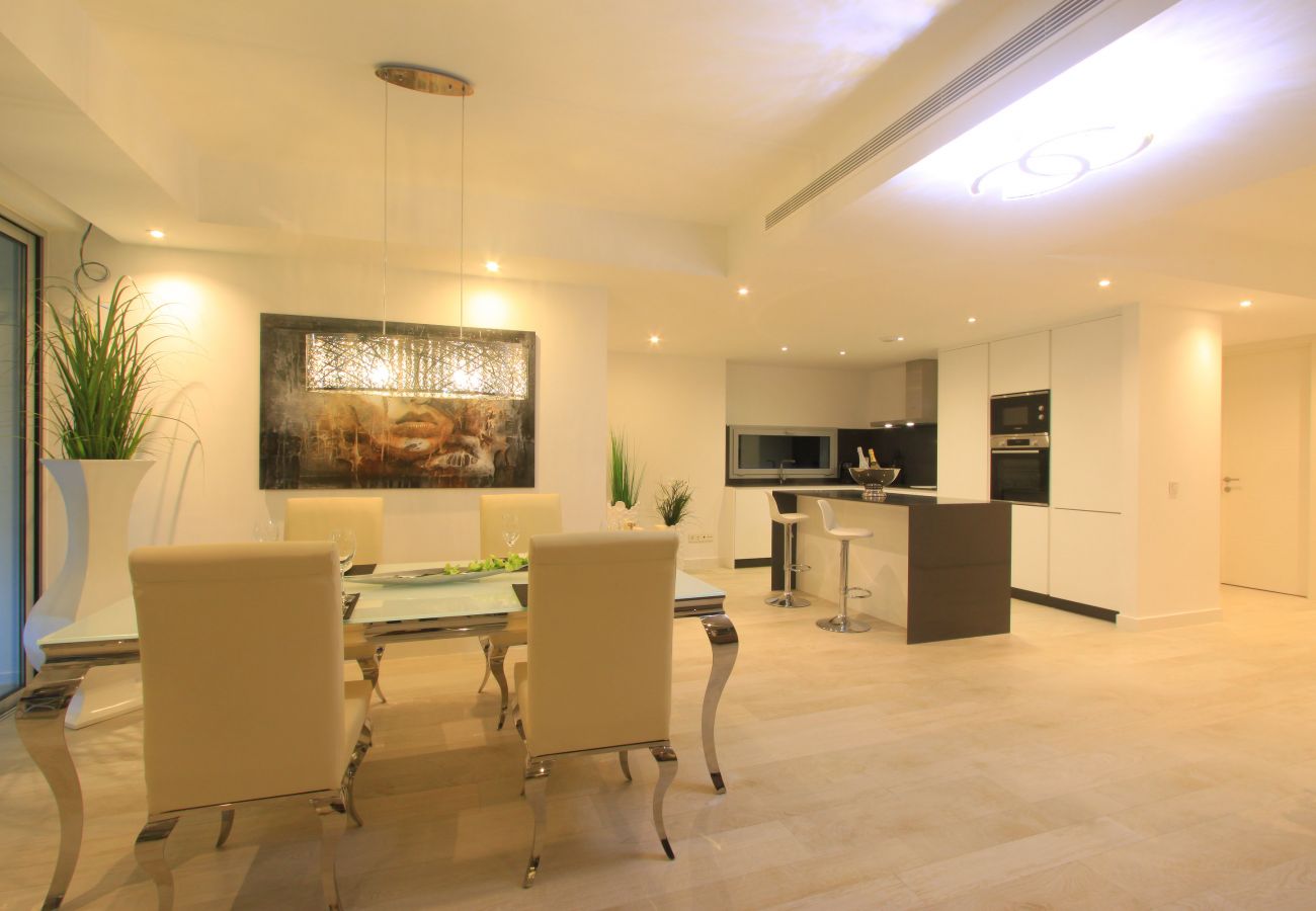 Appartement à Estepona - 2288 Luxury Penthouse with Private Rooftop Pool