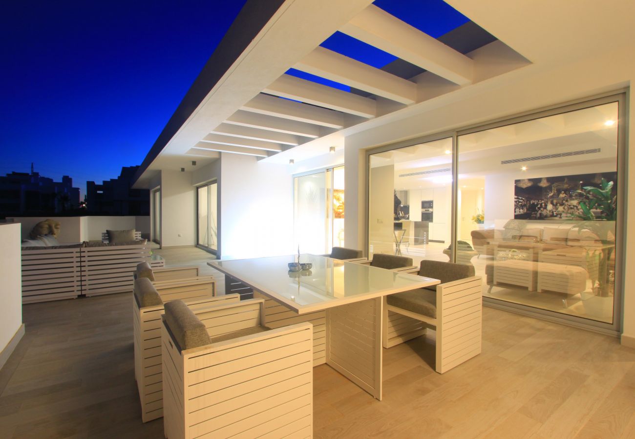 Appartement à Estepona - 2288 Luxury Penthouse with Private Rooftop Pool