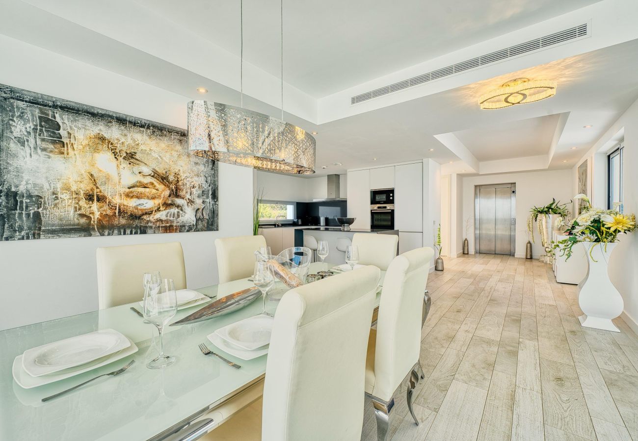 Appartement à Estepona - 2288 Luxury Penthouse with Private Rooftop Pool