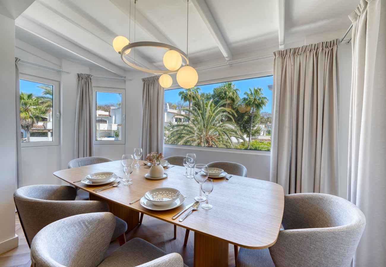 Appartement à Marbella - 1081 Luxurious Beachfront Penthouse with Jacuzzi