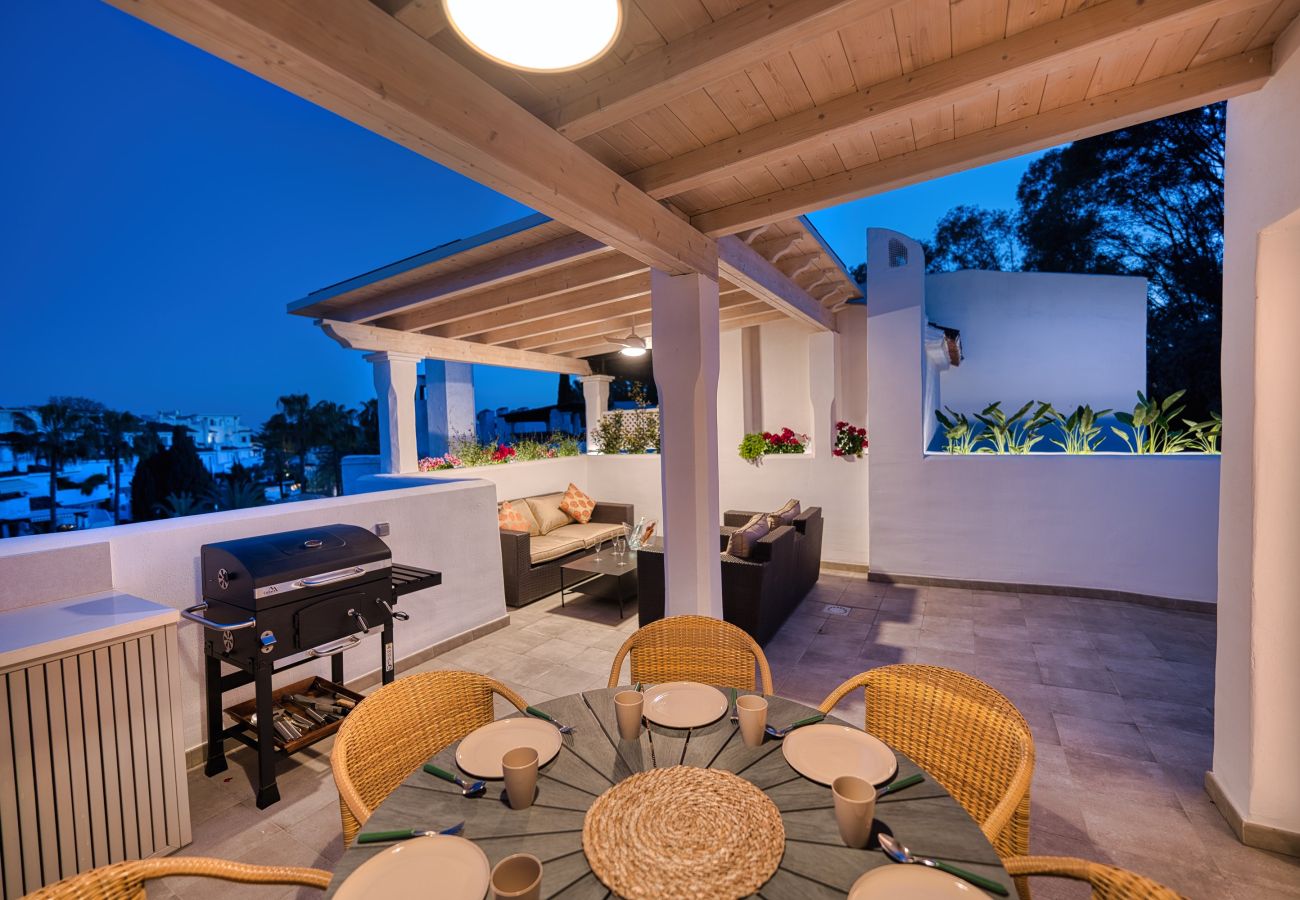 Appartement à Marbella - 1081 Luxurious Beachfront Penthouse with Jacuzzi