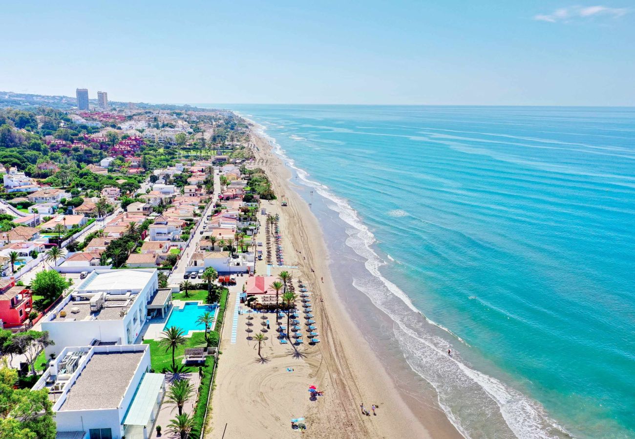 Appartement à Marbella - 1081 Luxurious Beachfront Penthouse with Jacuzzi