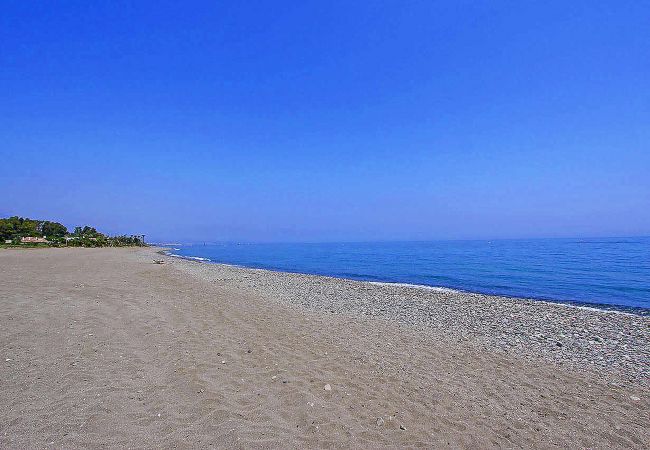 Villa à Estepona - 1106 Luxurious Family Villa with Heated Pool