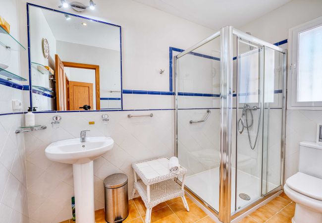 Villa à Estepona - 1106 Luxurious Family Villa with Heated Pool