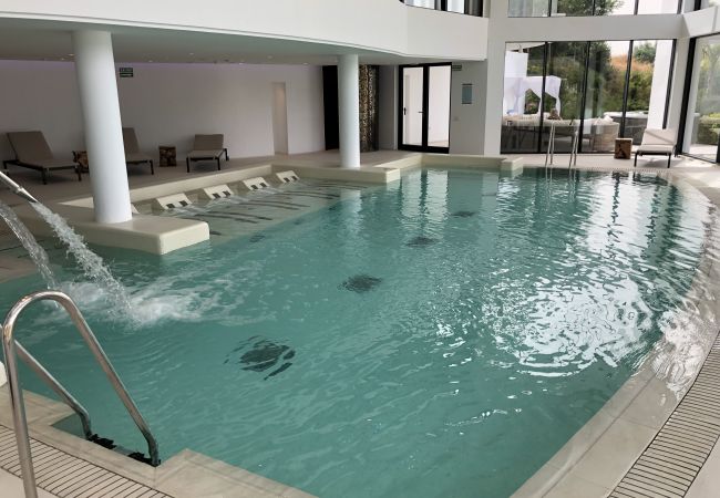 Appartement à Ojen - 3059 Luxury Escape with Sea Views in Palo Alto