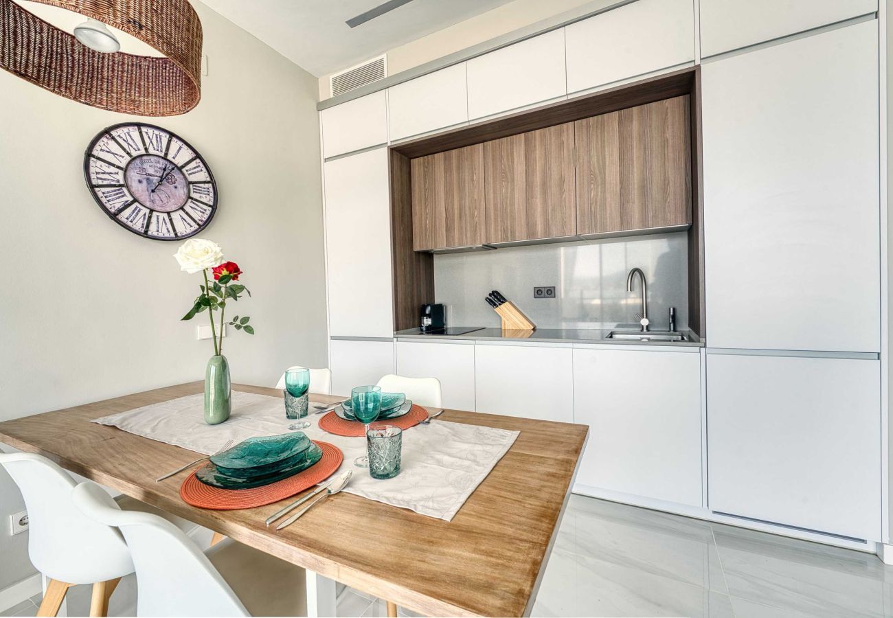 Appartement à Marbella - 3095 Elegant Beachside Apartment in Puerto Banús