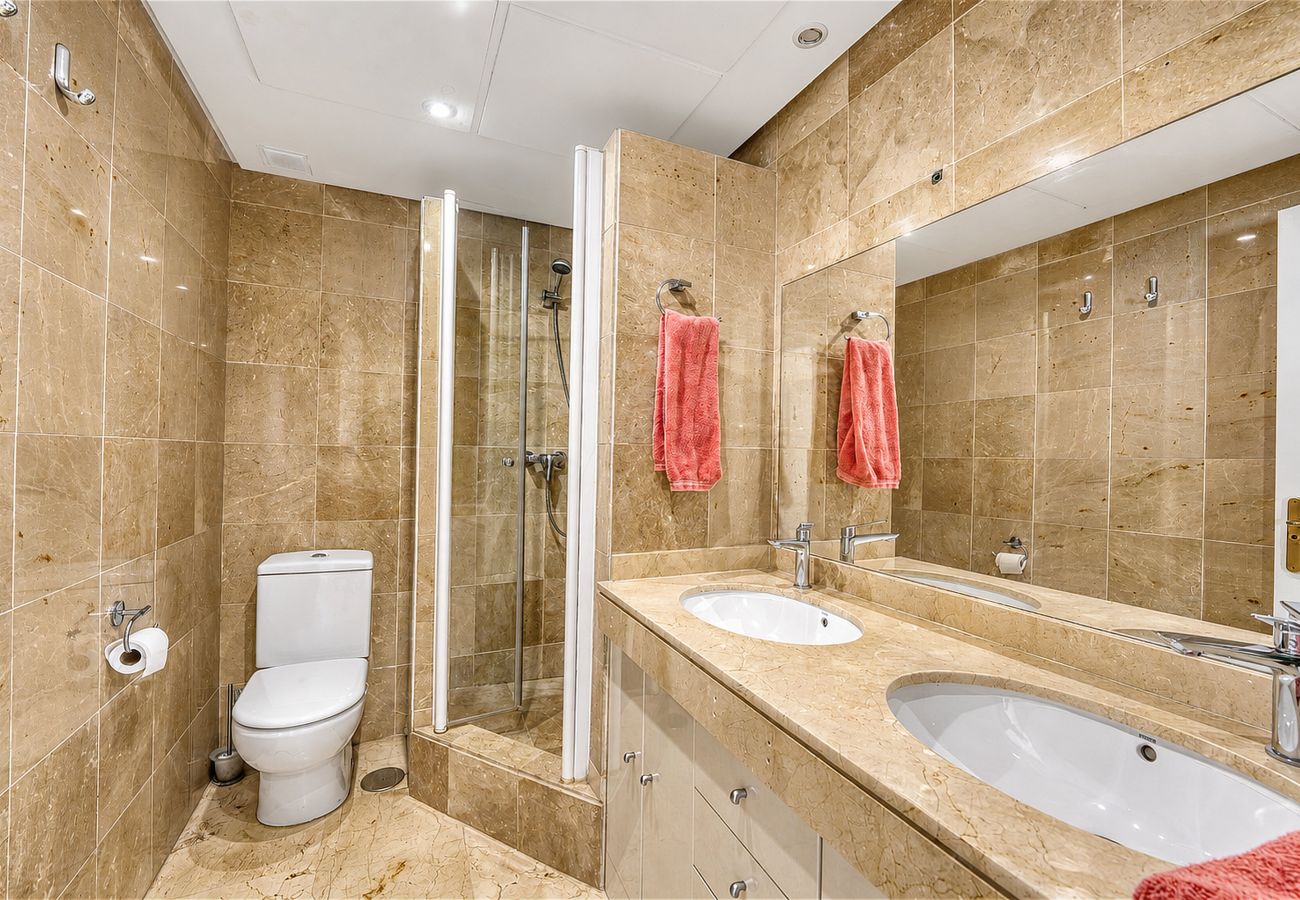 Maison mitoyenne à Marbella - 3150 Seaside Home with Stunning Sea Views