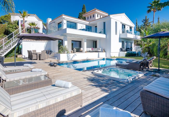 Villa in Marbella - 14720 - LUXURY VILLA WITH POOL & JACUZZI