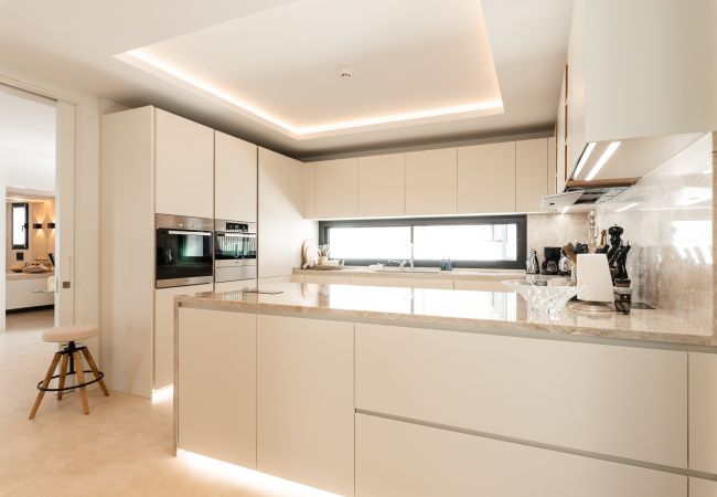 Villa in Marbella - Absolute high end villa with pool & Jacuzzi*