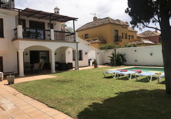 Villa in Marbella - Stunning 7-Bedroom Beachside Villa in Marbella