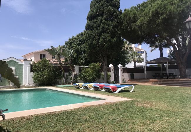 Villa in Marbella - Stunning 7-Bedroom Beachside Villa in Marbella