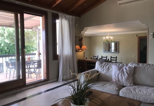 Villa in Marbella - Stunning 7-Bedroom Beachside Villa in Marbella