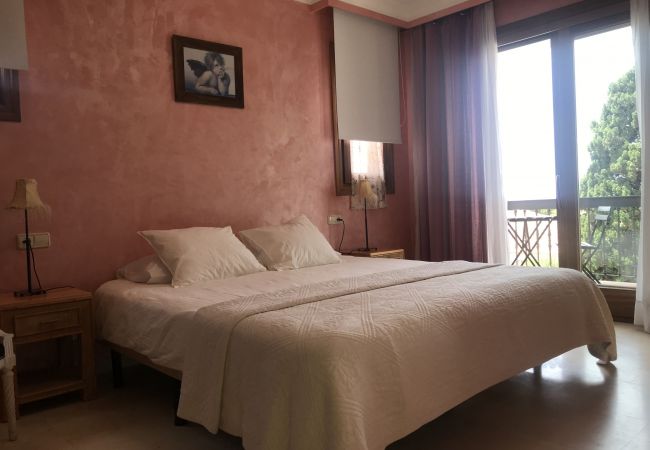 Villa in Marbella - Stunning 7-Bedroom Beachside Villa in Marbella