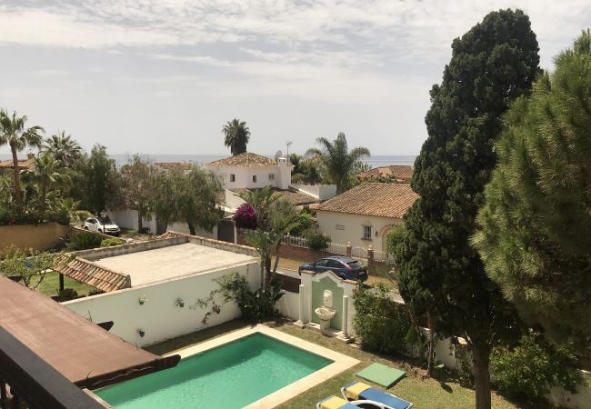 Villa in Marbella - Stunning 7-Bedroom Beachside Villa in Marbella