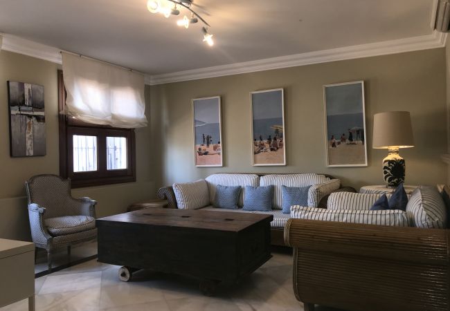 Villa in Marbella - Stunning 7-Bedroom Beachside Villa in Marbella