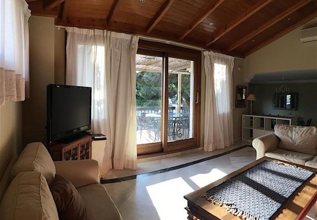 Villa in Marbella - Stunning 7-Bedroom Beachside Villa in Marbella