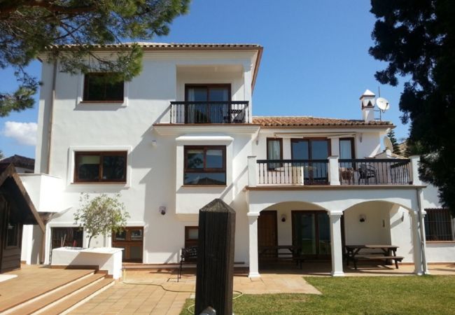 Villa in Marbella - Stunning 7-Bedroom Beachside Villa in Marbella