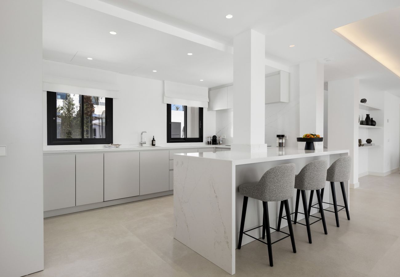 Villa in Marbella - Private Luxury Villa Steps from the beach!