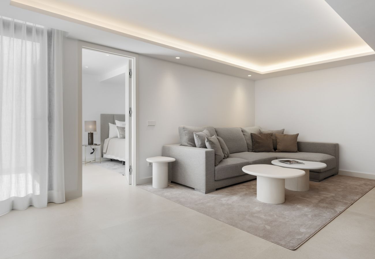 Villa in Marbella - Private Luxury Villa Steps from the beach!