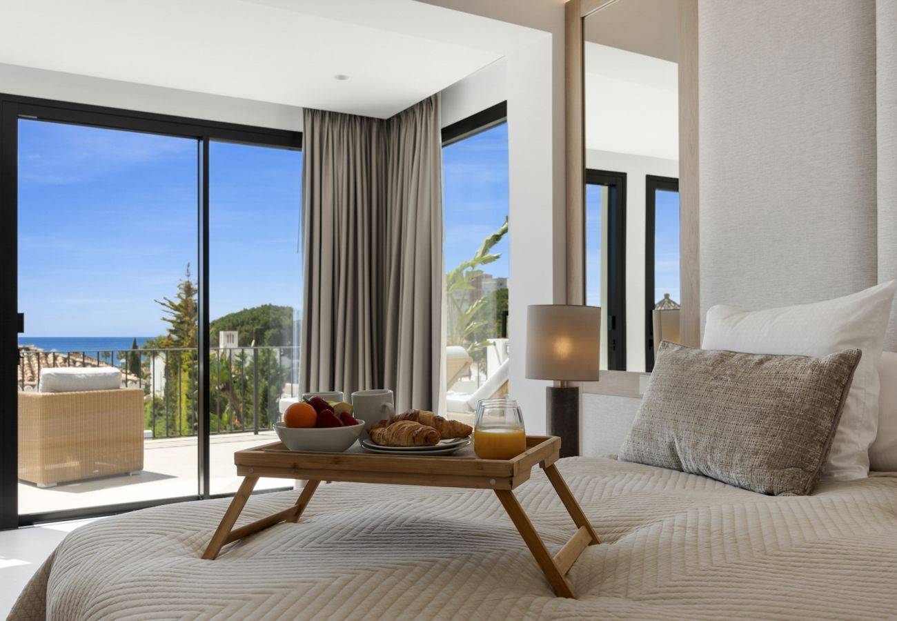 Villa in Marbella - Private Luxury Villa Steps from the beach!
