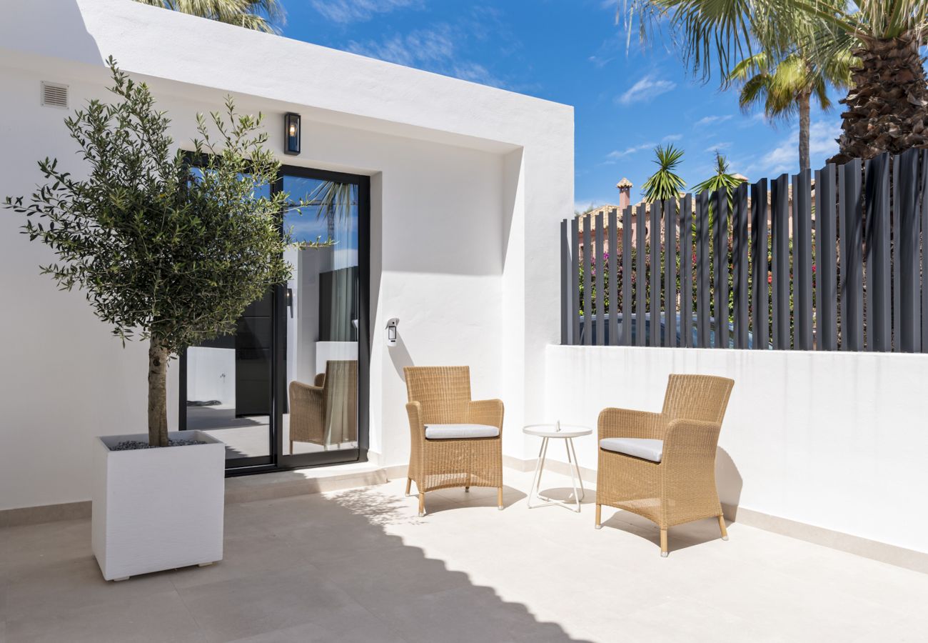 Villa in Marbella - Private Luxury Villa Steps from the beach!