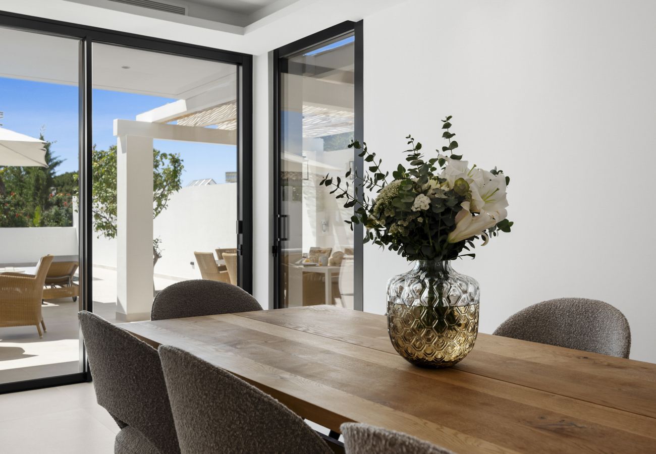 Villa in Marbella - Private Luxury Villa Steps from the beach!