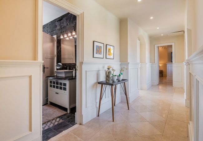Villa in Marbella - Super Andalusian Villa Near Beach with Heated Pool