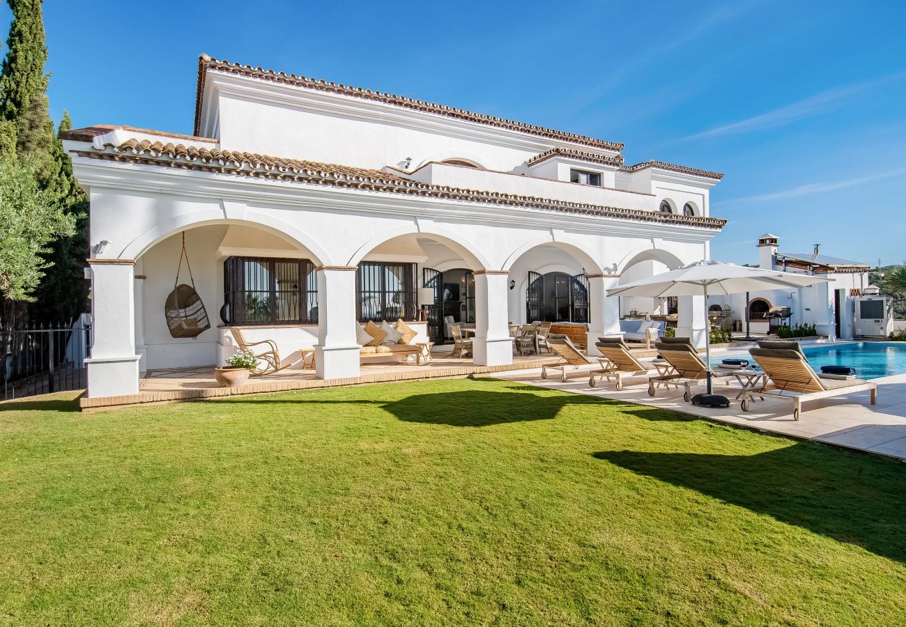 Villa in Marbella - Super Andalusian Villa Near Beach with Heated Pool
