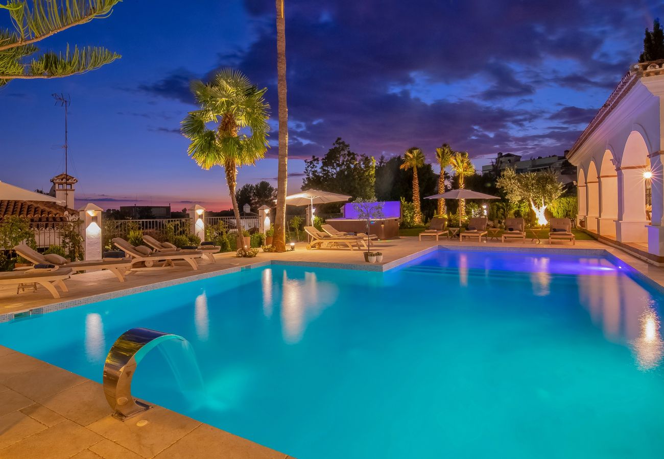 Villa in Marbella - Super Andalusian Villa Near Beach with Heated Pool