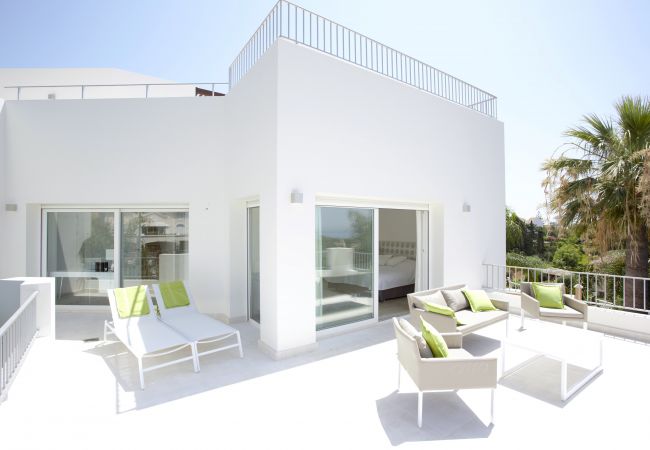 Villa in Marbella - Villa near Beach with Pool & Panoramic Views