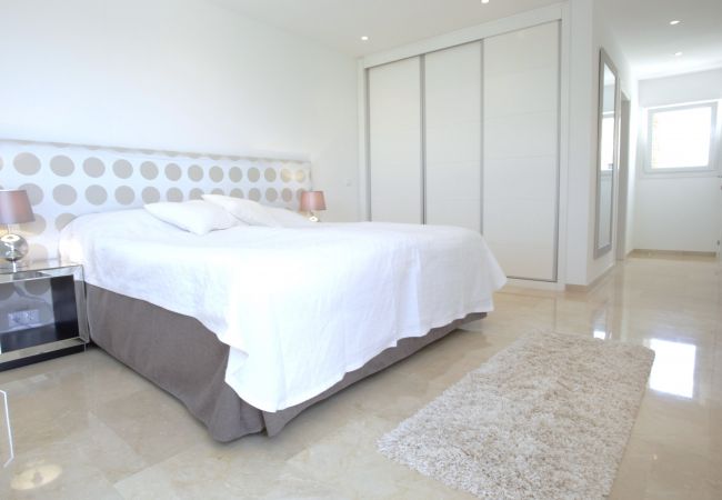Villa in Marbella - Villa near Beach with Pool & Panoramic Views