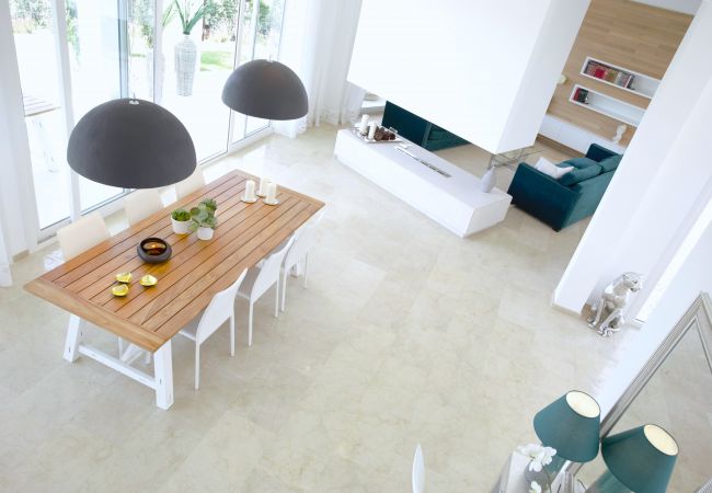 Villa in Marbella - Villa near Beach with Pool & Panoramic Views