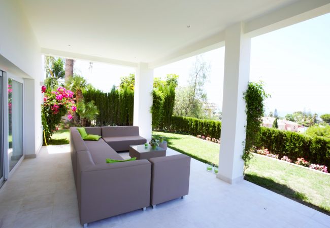 Villa in Marbella - Villa near Beach with Pool & Panoramic Views