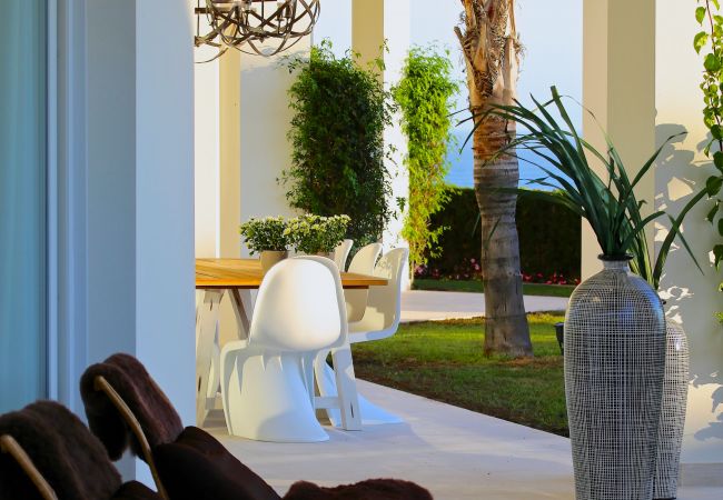 Villa in Marbella - Villa near Beach with Pool & Panoramic Views