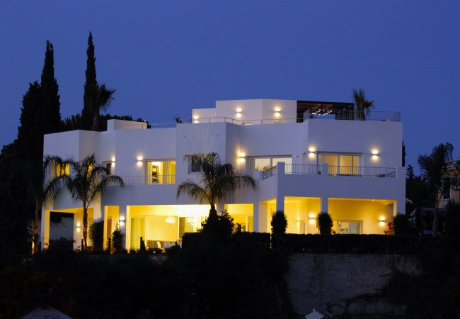 Villa in Marbella - Villa near Beach with Pool & Panoramic Views