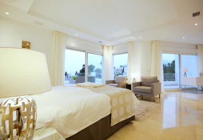 Villa in Marbella - Villa near Beach with Pool & Panoramic Views