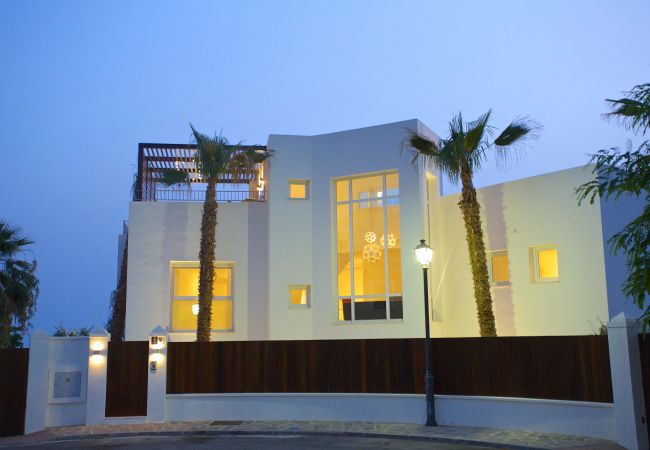 Villa in Marbella - Villa near Beach with Pool & Panoramic Views