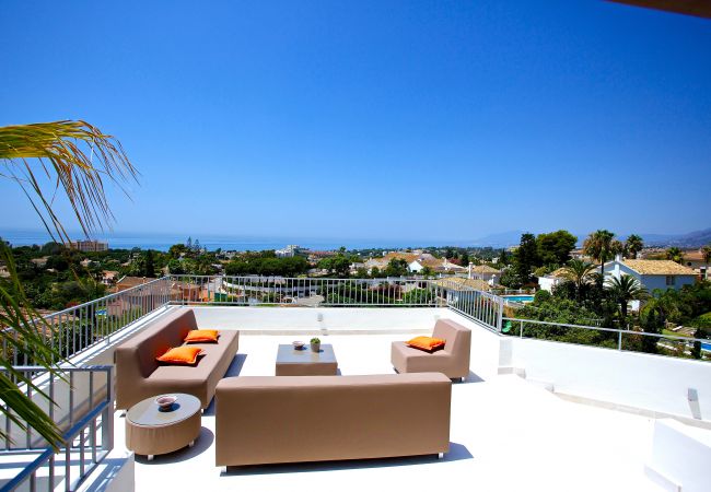 Villa in Marbella - Villa near Beach with Pool & Panoramic Views