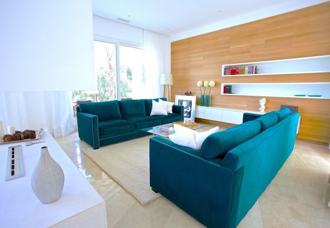 Villa in Marbella - Villa near Beach with Pool & Panoramic Views