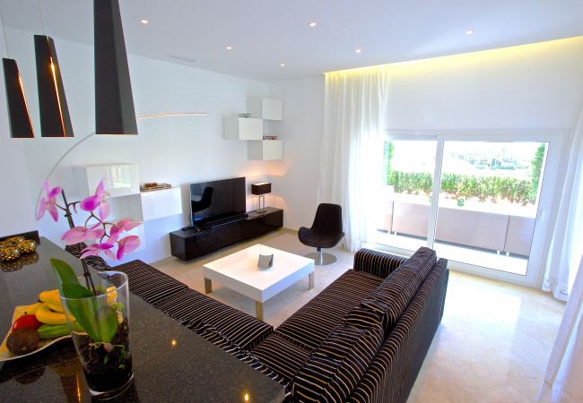 Villa in Marbella - Villa near Beach with Pool & Panoramic Views
