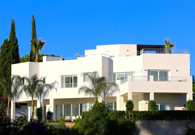 Villa in Marbella - Villa near Beach with Pool & Panoramic Views