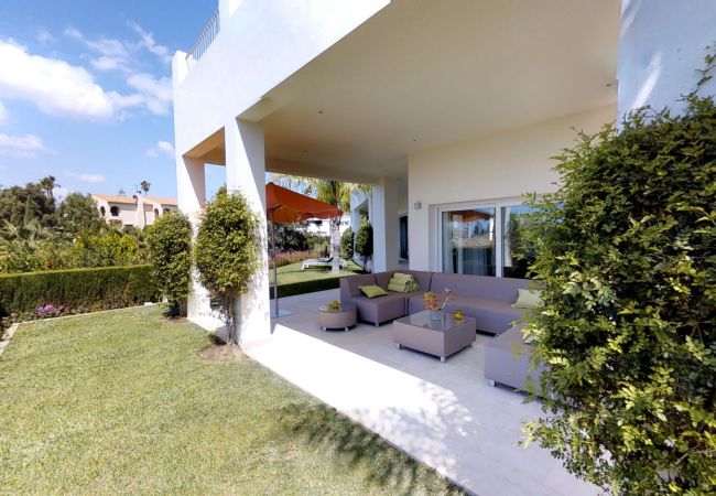 Villa in Marbella - Villa near Beach with Pool & Panoramic Views