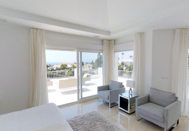 Villa in Marbella - Villa near Beach with Pool & Panoramic Views