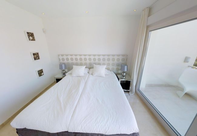 Villa in Marbella - Villa near Beach with Pool & Panoramic Views
