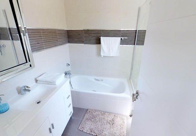 Villa in Marbella - Villa near Beach with Pool & Panoramic Views