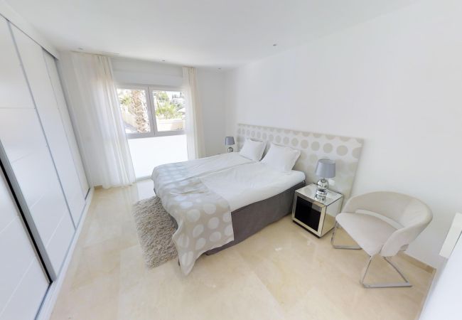 Villa in Marbella - Villa near Beach with Pool & Panoramic Views