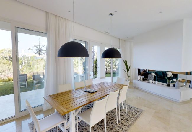 Villa in Marbella - Villa near Beach with Pool & Panoramic Views